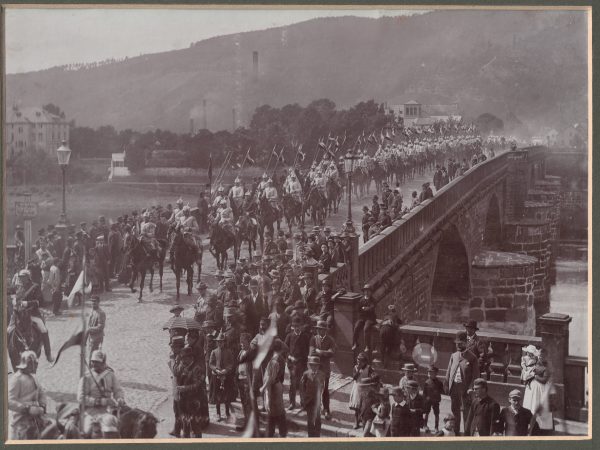 Photo de Garnison - Uniforme - Cuirassier Allemand - Trèves - Parade - Musique - Lance - Casque à Pointe - Cuirasse -1898