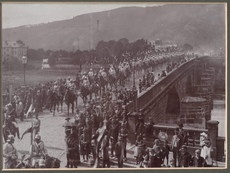 Photo de Garnison - Uniforme - Cuirassier Allemand - Trèves - Parade - Musique - Lance - Casque à Pointe - Cuirasse -1898