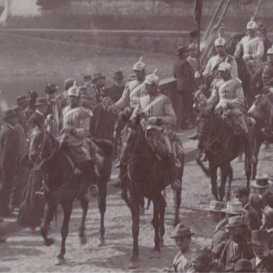 Photo de Garnison - Uniforme - Cuirassier Allemand - Trèves - Parade - Musique - Lance - Casque à Pointe - Cuirasse -1898