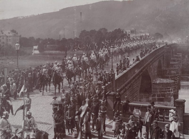 Photo de Garnison - Uniforme - Cuirassier Allemand - Trèves - Parade - Musique - Lance - Casque à Pointe - Cuirasse -1898
