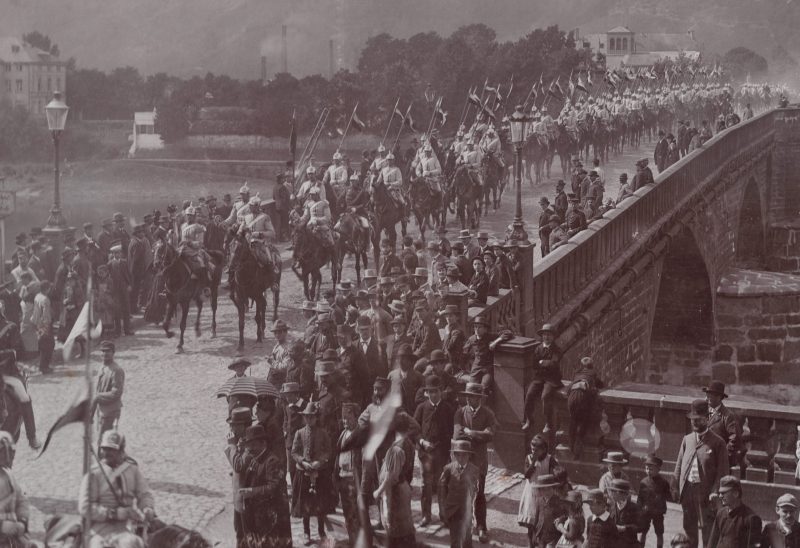 Photo de Garnison - Uniforme - Cuirassier Allemand - Trèves - Parade - Musique - Lance - Casque à Pointe - Cuirasse -1898