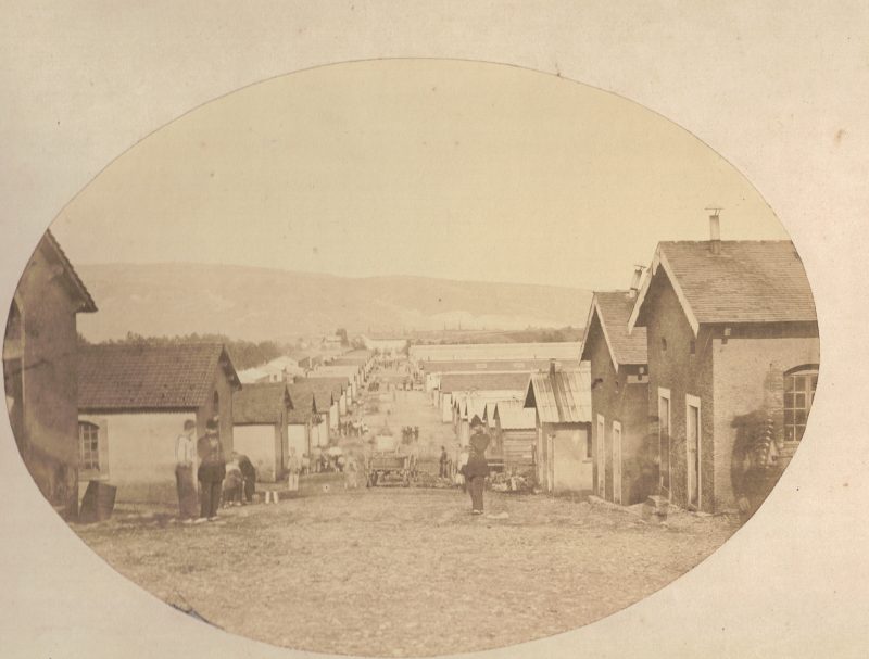 Photo de Garnison - Uniforme - Camp de Sathonay - Lyon - Second Empire - Casernement - Infanterie - Exercice - Camps