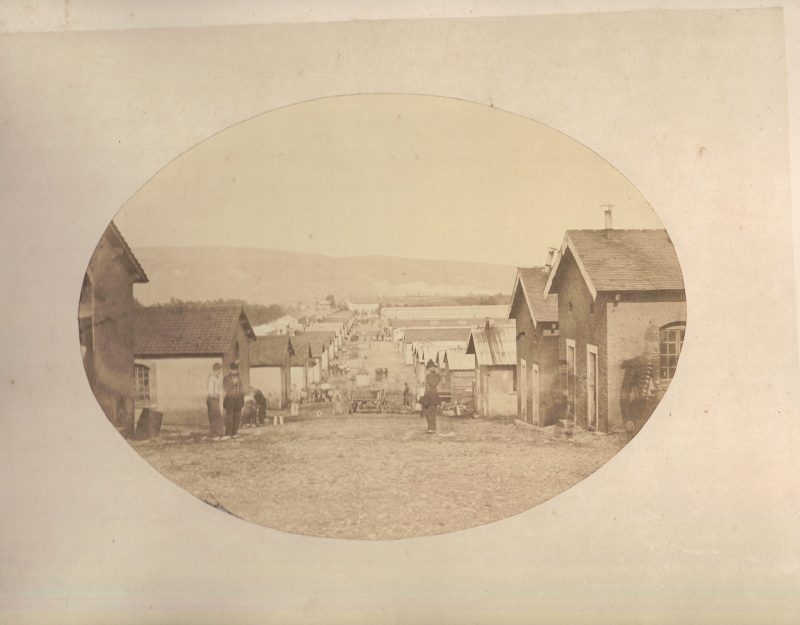 Photo de Garnison - Uniforme - Camp de Sathonay - Lyon - Second Empire - Casernement - Infanterie - Exercice - Camps
