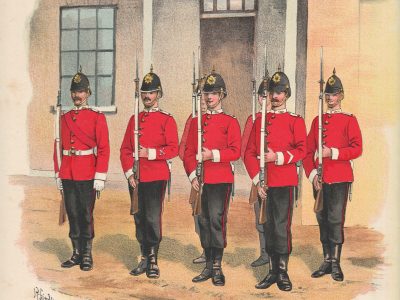 Gravure Chromolithographie XIX - Uniforme 1893 - Angleterre - Richard Simkin - Armée Anglaise - The Gloucestershire Régiment - 28th and 61th - Campagne Militaire