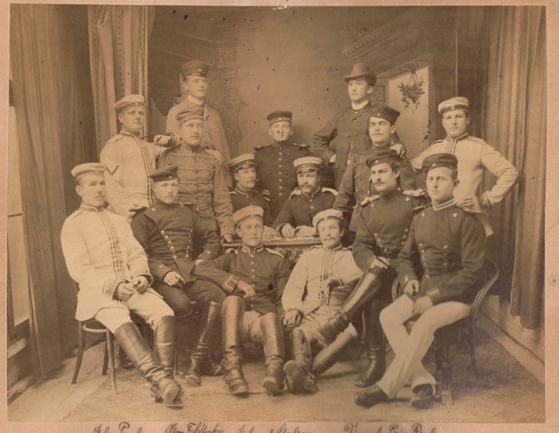 Photo de Garnison - Uniforme - Cuirassier Allemand - Hussards - Lancier - Conscription - Prusse - Allemagne -