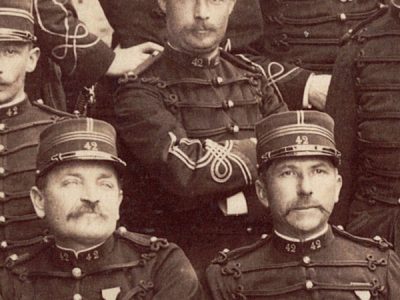 Photographie - Militaire Uniforme 1890 - Armée Française - Infanterie - Officiers - France - Drapeau - Troisième République