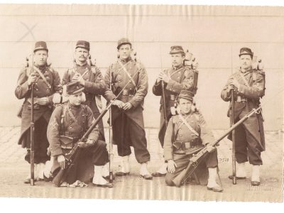 Photographie - Militaire Uniforme 1890 - Armée Française - Infanterie - Officiers - France - Drapeau - Troisième République