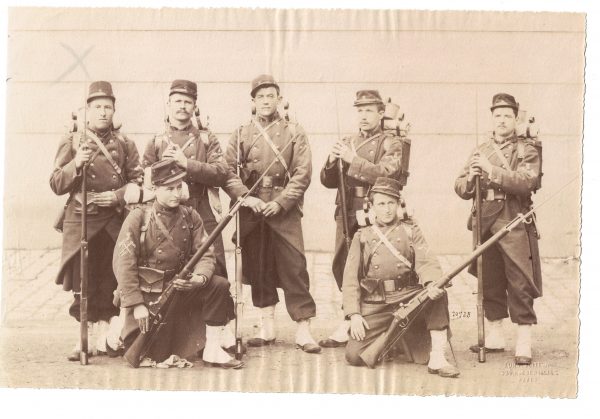 Photographie - Militaire Uniforme 1890 - Armée Française - Infanterie - Officiers - France - Drapeau - Troisième République