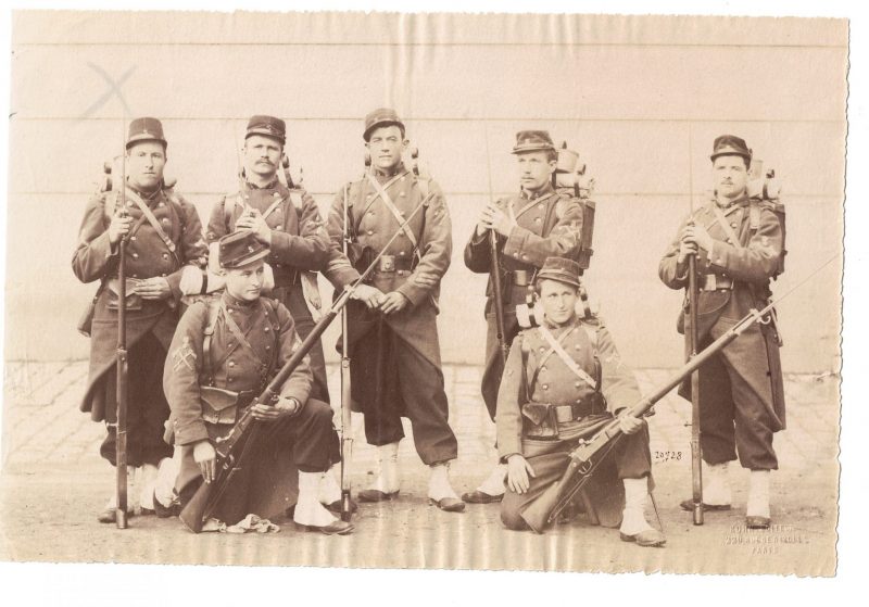 Photographie - Militaire Uniforme 1890 - Armée Française - Infanterie - Officiers - France - Drapeau - Troisième République