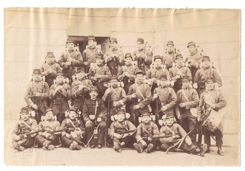 Photographie - Militaire Uniforme 1890 - Armée Française - Infanterie - Officiers - France - Drapeau - Troisième République