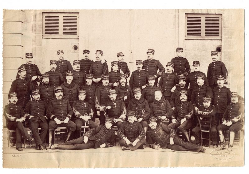 Photographie - Militaire Uniforme 1890 - Armée Française - Artillerie - Officiers - France - Drapeau - Troisième République