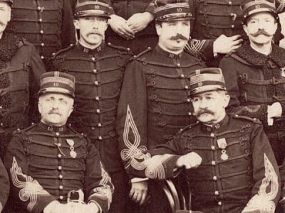 Photographie - Militaire Uniforme 1890 - Armée Française - Artillerie - Officiers - France - Drapeau - Troisième République
