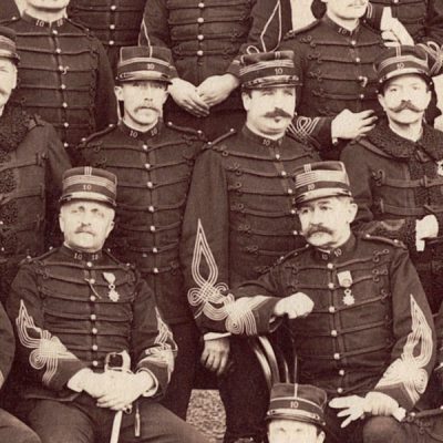 Photographie - Militaire Uniforme 1890 - Armée Française - Artillerie - Officiers - France - Drapeau - Troisième République