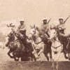 Photographie - Militaire Uniforme 1890 - Armée Française - Chasseurs D'Afrique - Defilé - France - Drapeau - Troisième République