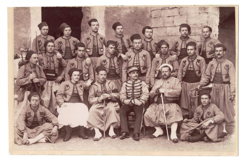 Photographie - Militaire Uniforme 1890 - Armée Française - Turcos - Defilé - France - Drapeau - Troisième République - Officiers
