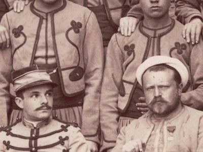 Photographie - Militaire Uniforme 1890 - Armée Française - Turcos - Defilé - France - Drapeau - Troisième République - Officiers