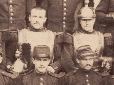 Photographie - Militaire Uniforme 1890 - Armée Française - Cuirassier - Versailles - Défilé - France - Drapeau - Troisième République - Officiers