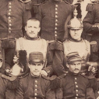 Photographie - Militaire Uniforme 1890 - Armée Française - Cuirassier - Versailles - Défilé - France - Drapeau - Troisième République - Officiers
