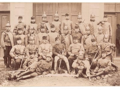 Photographie - Militaire Uniforme 1890 - Armée Autrichienne - Dragons - Autriche - Drapeau - Officiers