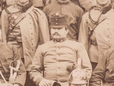 Photographie - Militaire Uniforme 1890 - Armée Autrichienne - Dragons - Autriche - Drapeau - Officiers