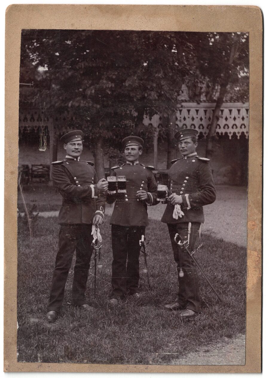 Carte Photographie – 3 Lanciers – Uhlans – Thüringisches Ulanen-Regiment Nr. 6 – Uniforme – Lagensalza – Camaraderie – Biere